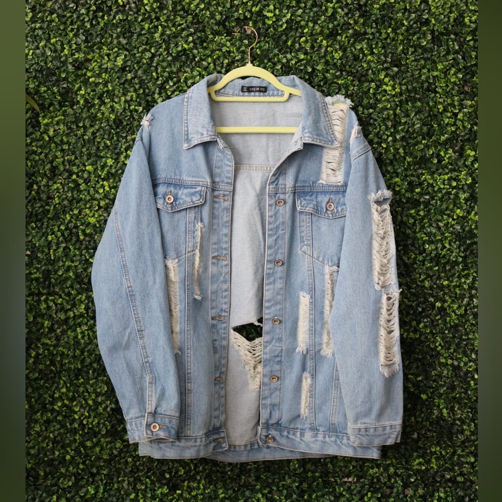 Jean Jacket
Brand: Shein
Condition: New
Size: M (oversized)
